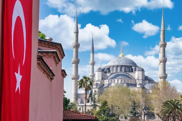 Pot să Plătesc cu Cardul Revolut în Turcia