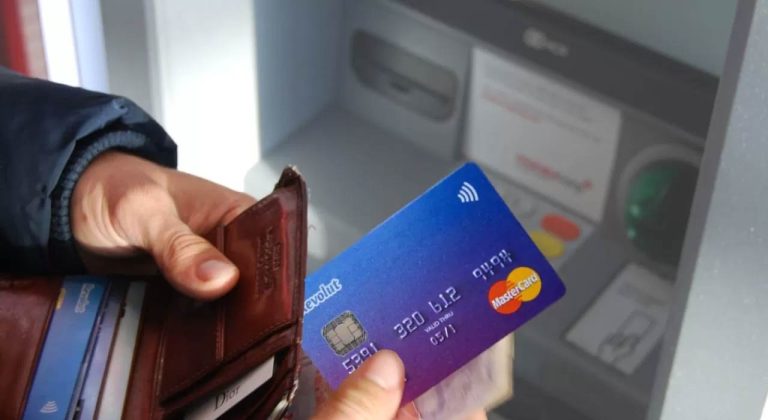 Retragere numerar cu Revolut