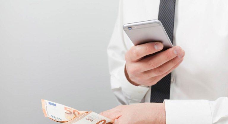 Cum transferi bani cu numărul de telefon?