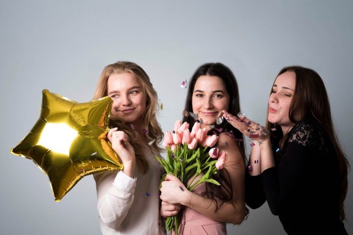 Urări de la mulți ani pentru fete sau femei